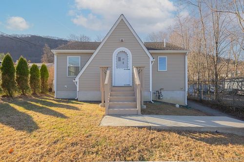 27 Conger Ave, Haverstraw, NY, 10927-1701 | Card Image