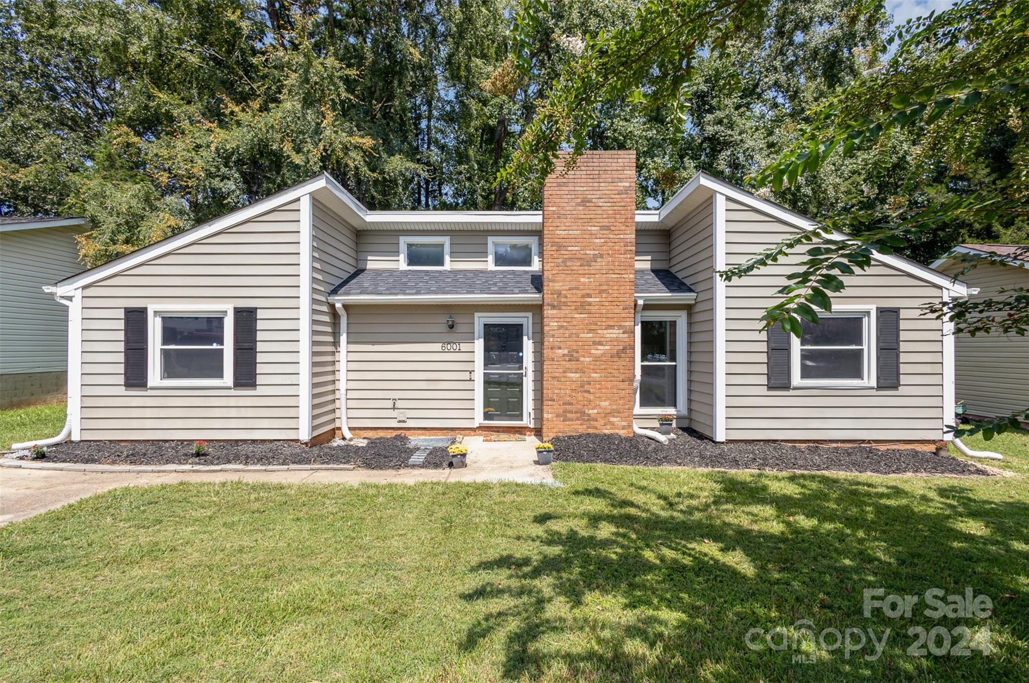 Sunset Chase Ln, Charlotte, NC 28212