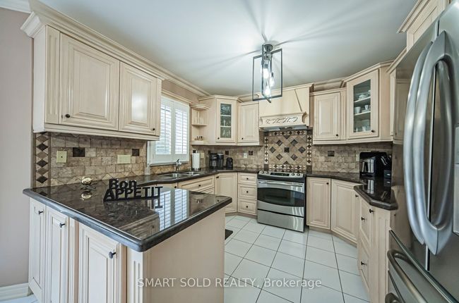 58 Helmsdale Ave, House other with 5 bedrooms, 4 bathrooms and 9 parking in Maple ON | Image 8