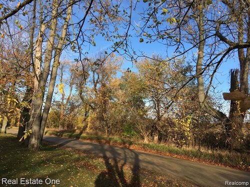 000 Parks Rd, Oakland, MI, 48363 | Card Image