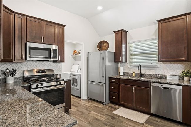 128 Red Deer Way, House other with 3 bedrooms, 2 bathrooms and 2 parking in Huntsville TX | Image 9