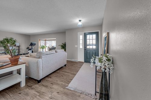 502 Seminole Ave, Osceola, WI, 54020-5000 | Card Image