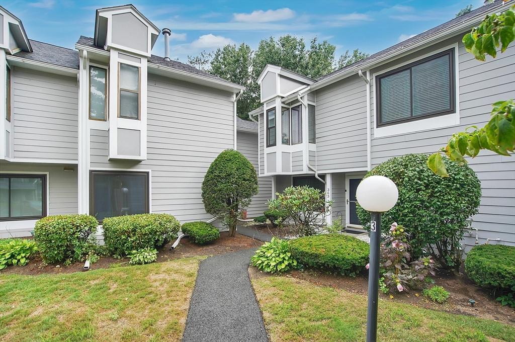 Nassau Dr, Springfield, MA 01129