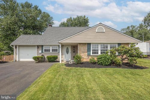 11 High Rd, LEVITTOWN, PA, 19056-1111 | Card Image