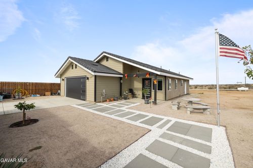 13857 2nd St, Lancaster, CA, 93535 | Card Image