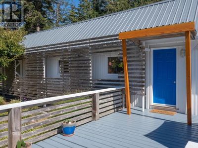 5667 Gillies Bay Rd, House other with 3 bedrooms, 2 bathrooms and null parking in Van Anda BC | Image 3