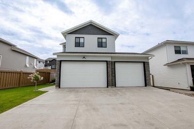 10717 150 Ave, House detached with 3 bedrooms, 2 bathrooms and 4 parking in Grande Prairie AB | Image 1