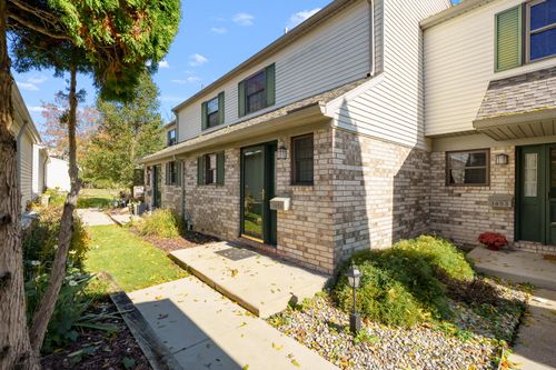 3851 Greenleaf Cir, Kalamazoo, MI, 49008-2510 | Card Image