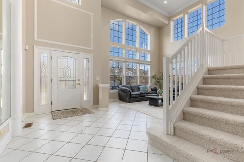 371 Sycamore St, Vernon Hills, IL, 60061-1077 | Card Image