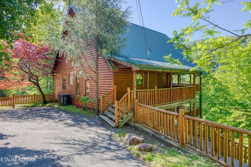 2766 Overholt Trl, Sevierville, TN, 37862-7930 | Card Image