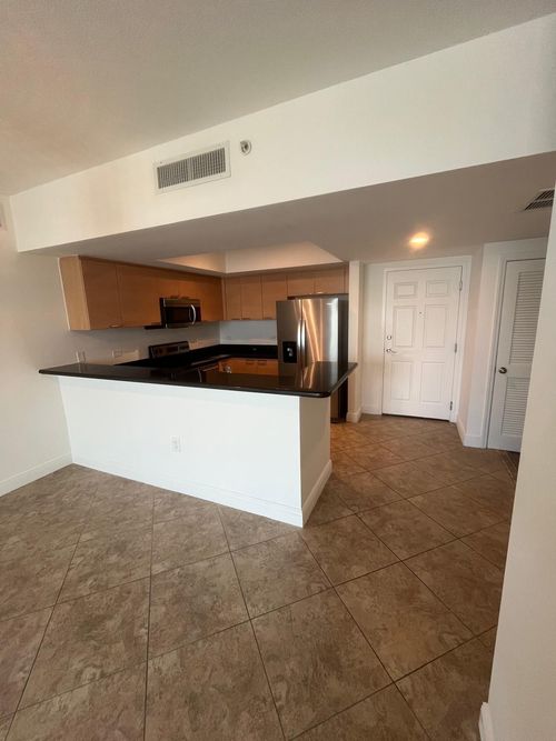 525-140 S Dixie Hwy, Hollywood, FL, 33020-7316 | Card Image