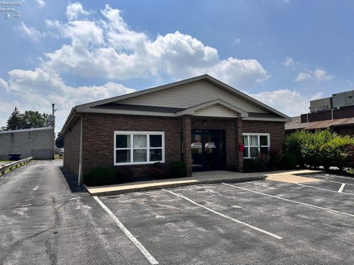 1303 W State St, Fremont, OH, 43420-2016 | Card Image