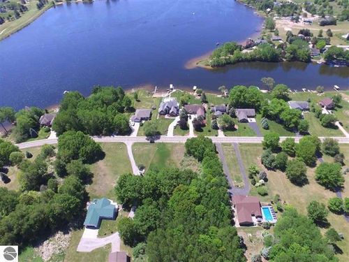 1091 El Camino Grande, Lake Isabella, MI, 48893-9600 | Card Image