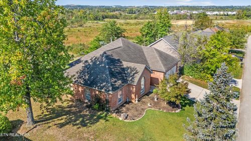 1053 Saint Johns Dr, Maryville, TN, 37801-9610 | Card Image