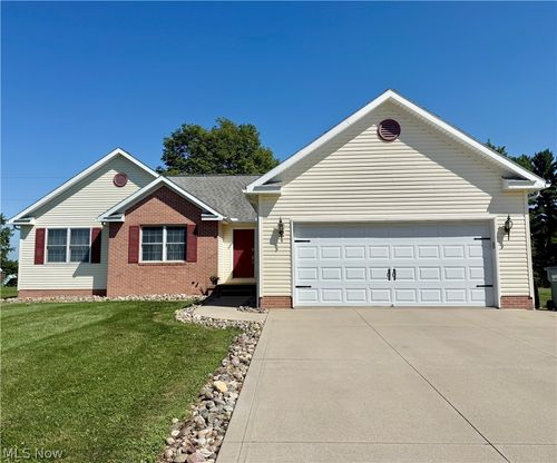 105 Butternut Ln, Cadiz, OH, 43907-8748 | Card Image