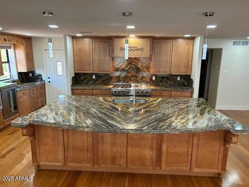 2221 E Vista Ave, Phoenix, AZ, 85020-4737 | Card Image