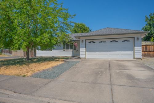 1550 Hancock Ave, Medford, OR, 97501-8116 | Card Image