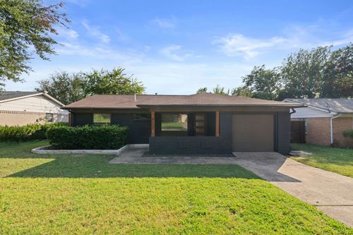 8652 Ashcroft Ave, Dallas, TX, 75243-7104 | Card Image