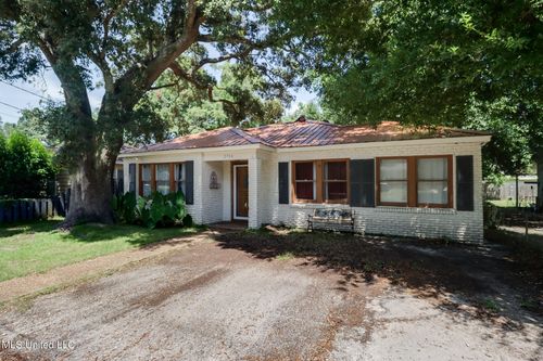 2704 Pine Ave, Gulfport, MS, 39501-5251 | Card Image
