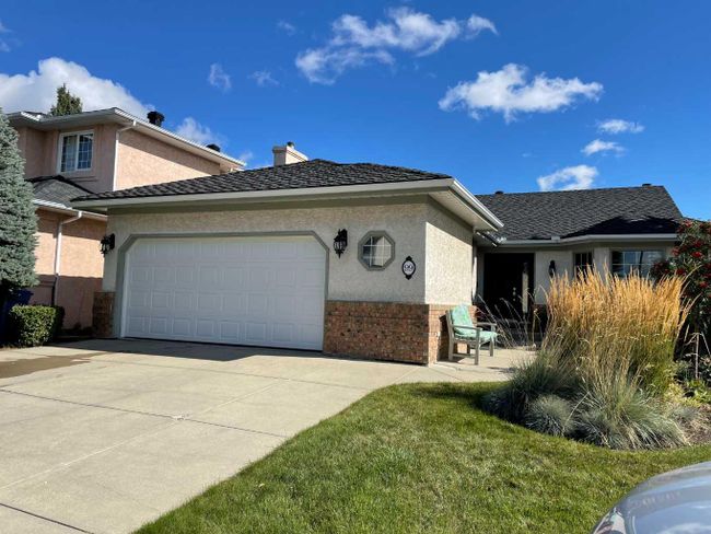 99 Hampshire Close Nw, Home with 4 bedrooms, 3 bathrooms and 4 parking in Calgary AB | Image 1