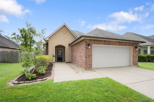9346 Falling Oak Dr, Baton Rouge, LA, 70817-1000 | Card Image