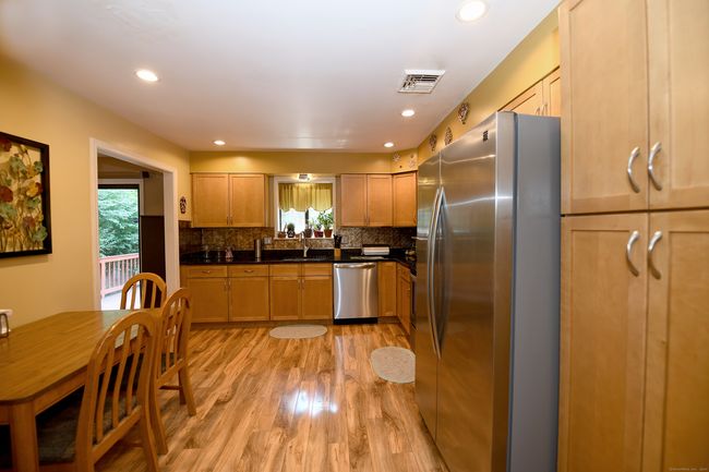 8 Candleview Dr, House other with 3 bedrooms, 3 bathrooms and 12 parking in Sherman CT | Image 6