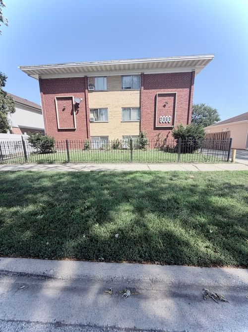 2069 N 18th Ave, Melrose Park, IL, 60160-1288 | Card Image