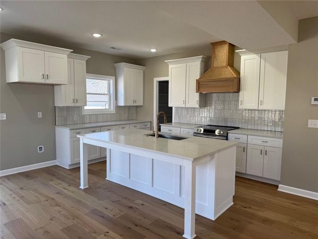305 N Prairie St, House other with 4 bedrooms, 3 bathrooms and null parking in Hamilton MO | Image 9