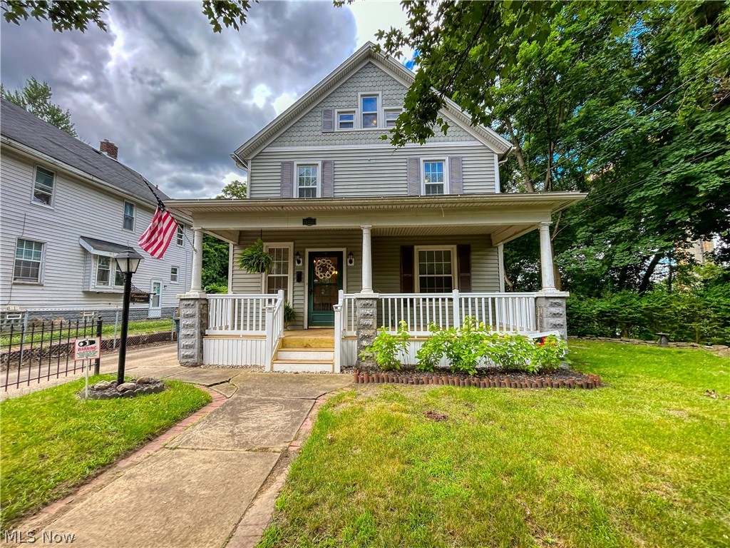 Charles St, Akron, OH 44304