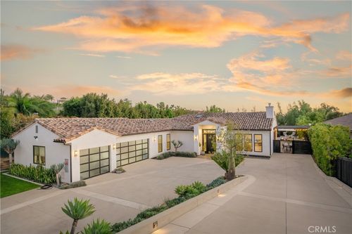 2318 Vista Grande Dr, Vista, CA, 92084-2736 | Card Image