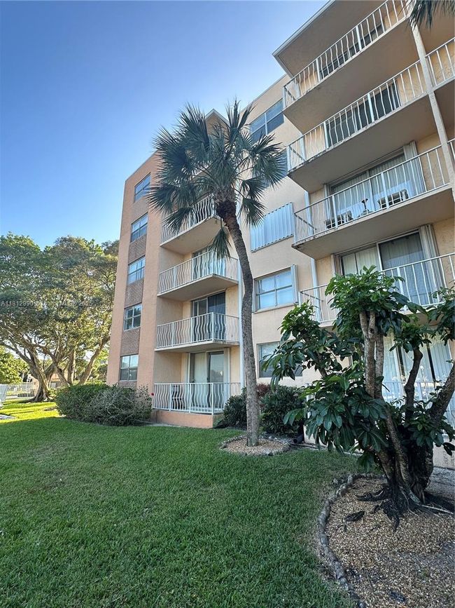 APT-2N - 500 Executive Center Dr, Condo with 2 bedrooms, 2 bathrooms and null parking in West Palm Beach FL | Image 12