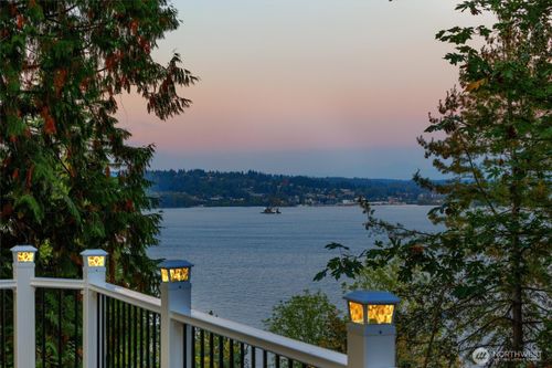 14538 38th Ave Ne, Lake Forest Park, WA, 98155-7808 | Card Image