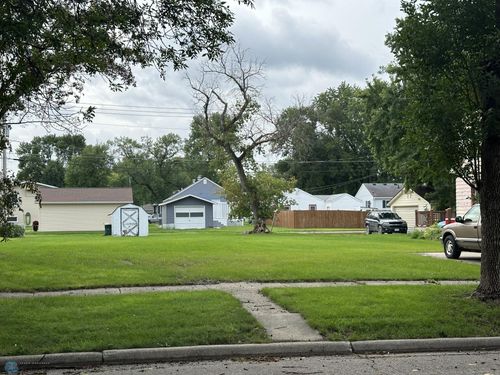 315 13th St N, Breckenridge, MN, 56520-1811 | Card Image
