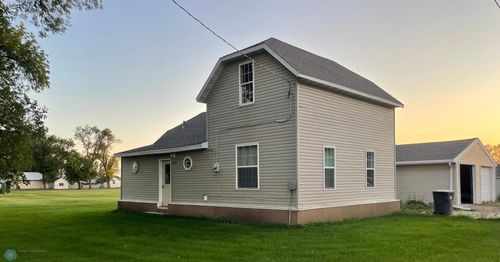 205 Mooreton Ave N, Mooreton, ND, 58061-4103 | Card Image