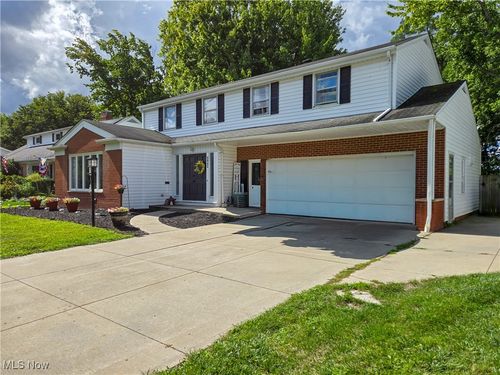 6842 Greenbriar Dr, Parma Heights, OH, 44130-4661 | Card Image