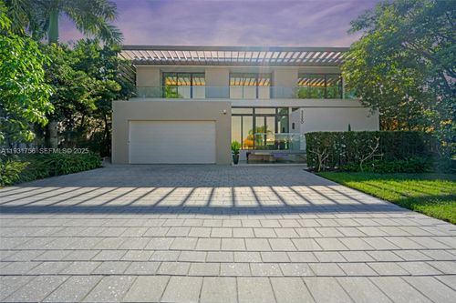 3260 Ne 165th St, North Miami Beach, FL, 33160-3834 | Card Image