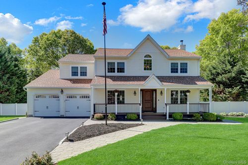 4 Douglas Street, Brookhaven, NY, 11776 | Card Image