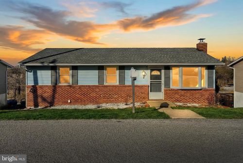 737 Atlantic Ave, RED LION, PA, 17356-1513 | Card Image