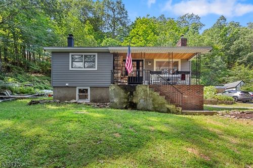 161 Breakneck Rd, Highland Lakes, NJ, 07422-1912 | Card Image