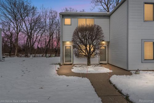 64 Rosebud Ln, Mount Clemens, MI, 48043-1477 | Card Image