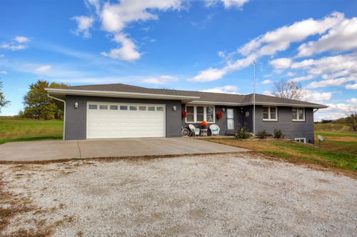 15799 Bear Creek Rd, Earlham, IA, 50072-5621 | Card Image