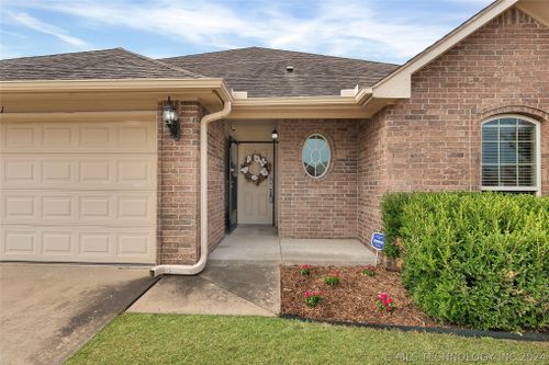 3301 E Fairmont Street, Broken Arrow, OK, 74014 | Card Image