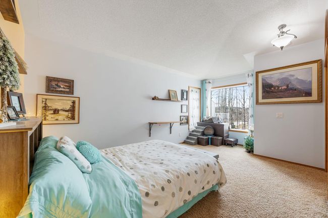 19 Sunrise Way, Home with 3 bedrooms, 3 bathrooms and 4 parking in Priddis Greens AB | Image 34