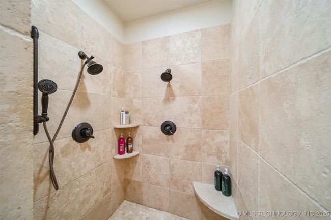 6922 Hackberry Rdg, House other with 5 bedrooms, 5 bathrooms and null parking in Owasso OK | Image 19