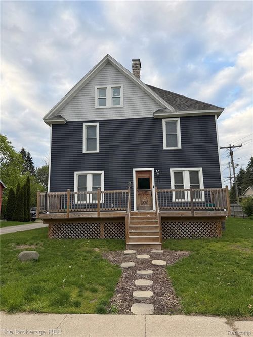 11 1st St, Oxford, MI, 48371-4602 | Card Image