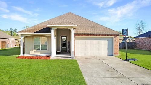 10459 Oakmount Dr, Denham Springs, LA, 70706-1190 | Card Image