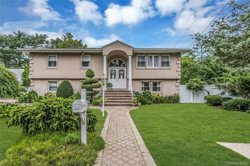 105 Convent Rd, Syosset, NY, 11791-3815 | Card Image
