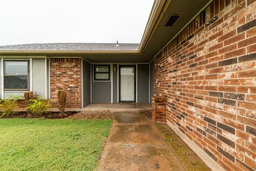 1408 Se 8th St, Moore, OK, 73160-8210 | Card Image