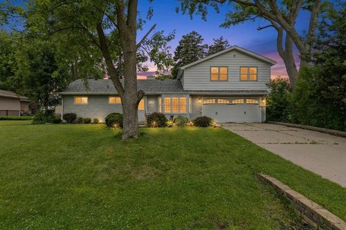 5524 S Bruner St, Hinsdale, IL, 60521-5107 | Card Image