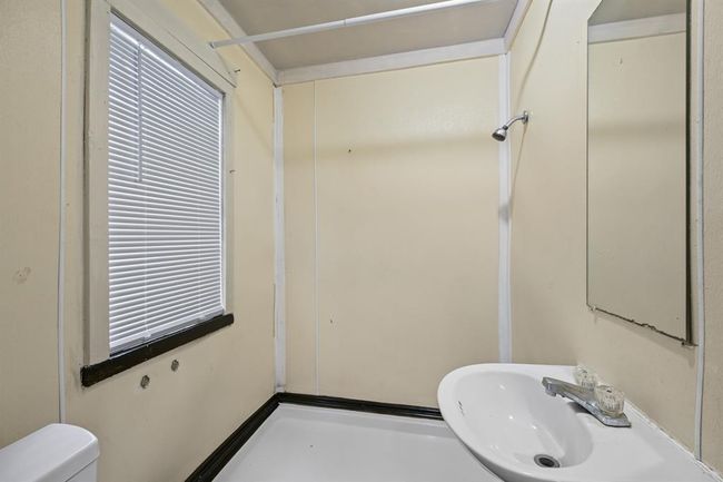 606 E 4 Th St, House other with 1 bedrooms, 1 bathrooms and null parking in Sweeny TX | Image 24